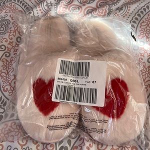 NWT VS LIMITED EDITION VALENTINES DAY HEART SLIPPERS